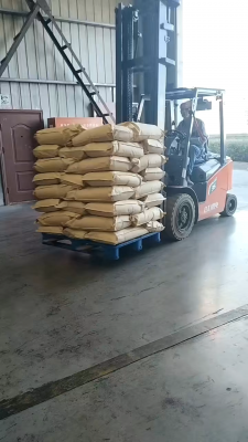 氢氧化铝产品整齐装车待发，彰显山东厂家强大供应能力与专业服务保障。