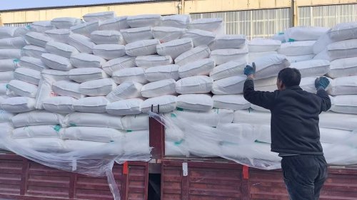 氢氧化铝成品装车，广泛应用于建材与防火材料