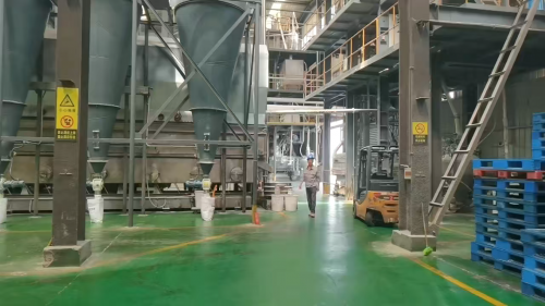 江西氢氧化铝产品在厂区装车，满足客户需求