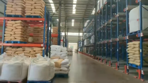 江西氢氧化铝原料装车现场，满足行业需求的高质量供应