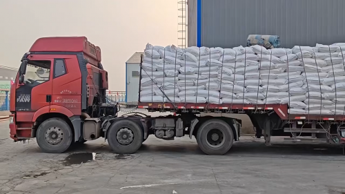 高品质超细氢氧化铝产品装车，运输途中保持稳定性