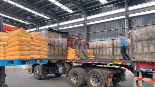 重庆氢氧化铝装车作业，准备运输至客户