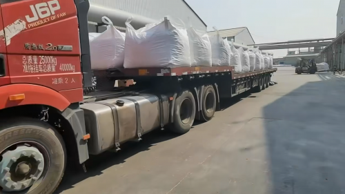 氢氧化铝油漆产品装车，提升防火和防腐性能