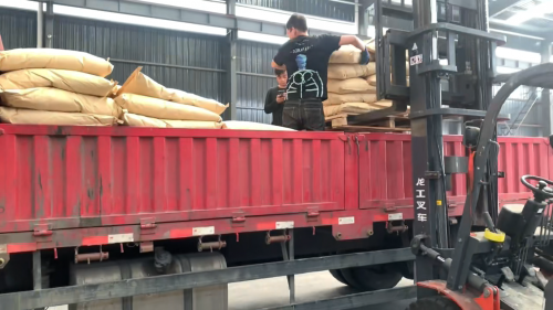 青海氢氧化铝直销厂家，仓库产品装车准备发货