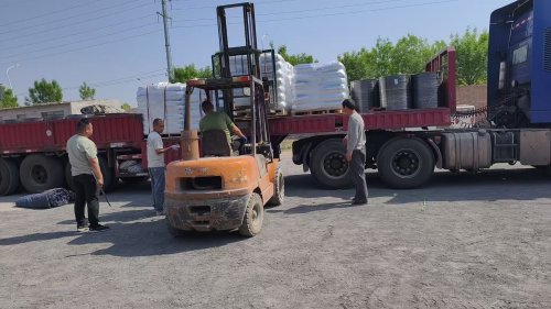 眉山高纯度特种氢氧化铝产品装车运输准备
