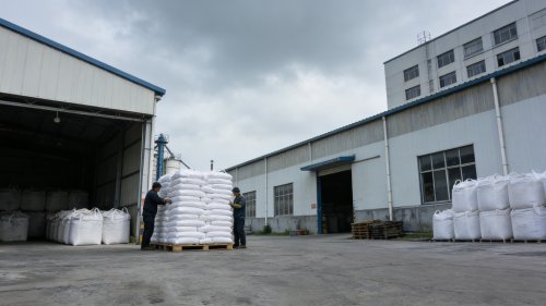 湖北氢氧化铝工厂装车现场