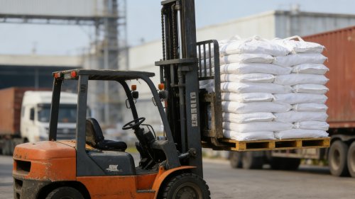 佛山氢氧化铝批发厂区产品装车实景