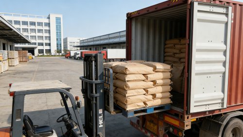 山东聚隆集团聚合氯化铝总厂司氢氧化铝产品装车实景