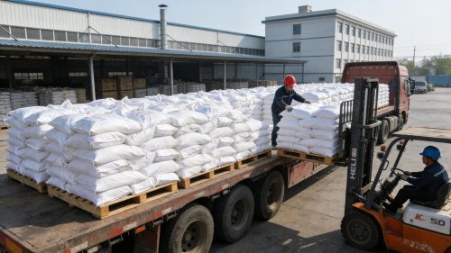 工厂厂区氢氧化铝装车作业