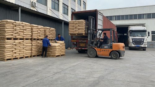 工厂厂区氢氧化铝产品装车现场