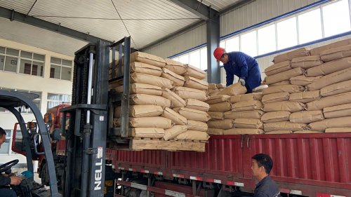 工业级氢氧化铝产品厂区装车与发货现场展示