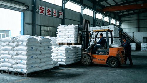 表面处理型氢氧化铝吨袋装车硅烷偶联剂包覆低吸湿性用于塑料和电子灌封厂区实拍